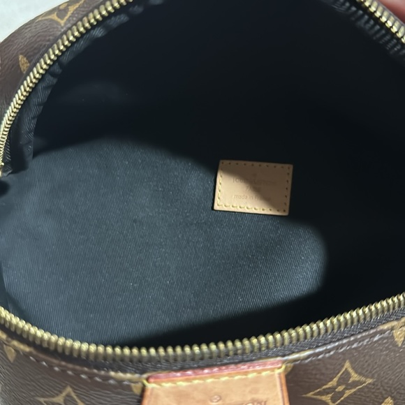 New 😻🔥Louis Vuitton bumbag - Picture 11 of 15